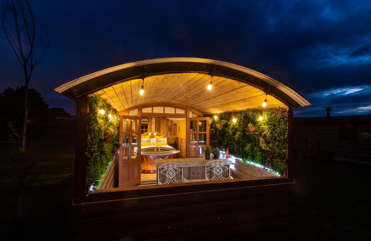 Ashwood Shepherd Hut -Ockeridge Rural Retreats Apartment Worcester Exterior photo