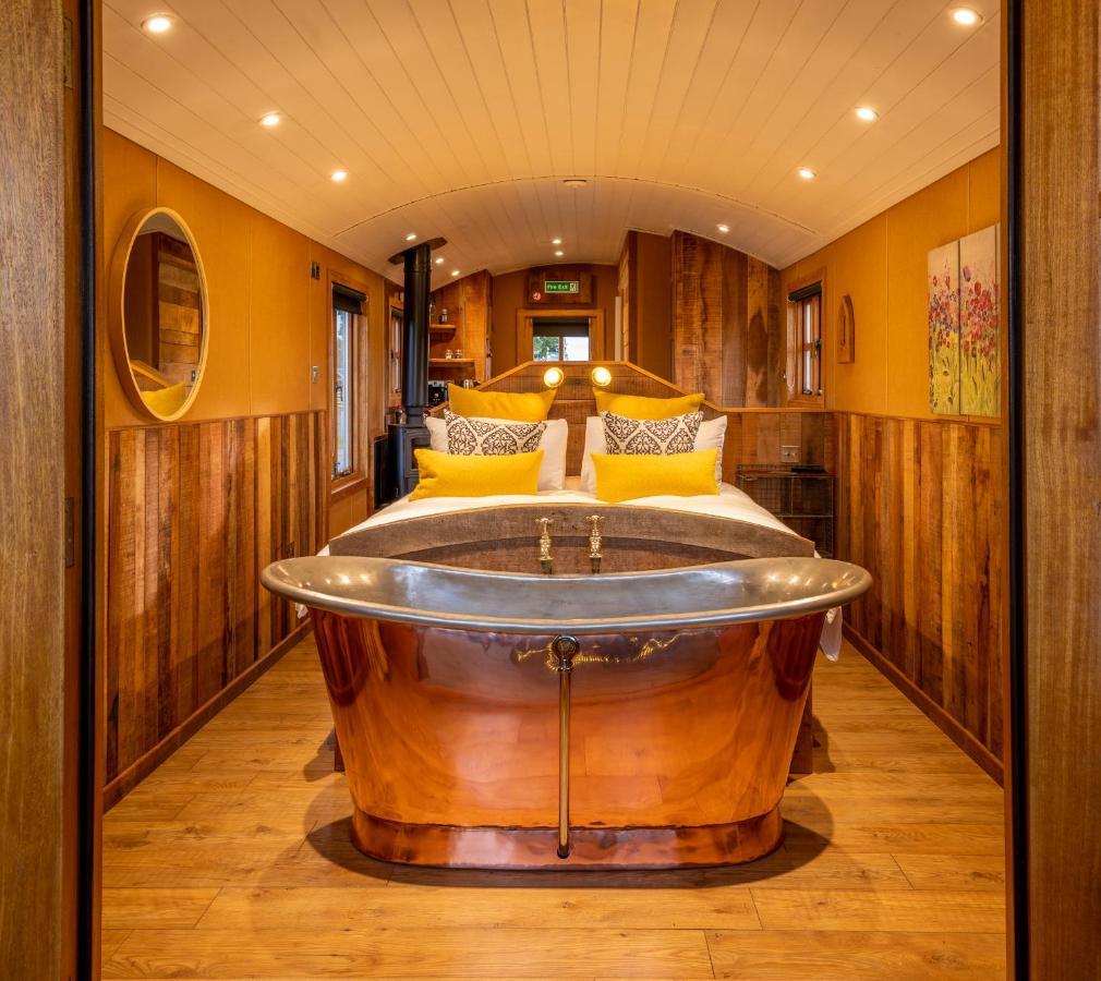Ashwood Shepherd Hut -Ockeridge Rural Retreats Apartment Worcester Exterior photo