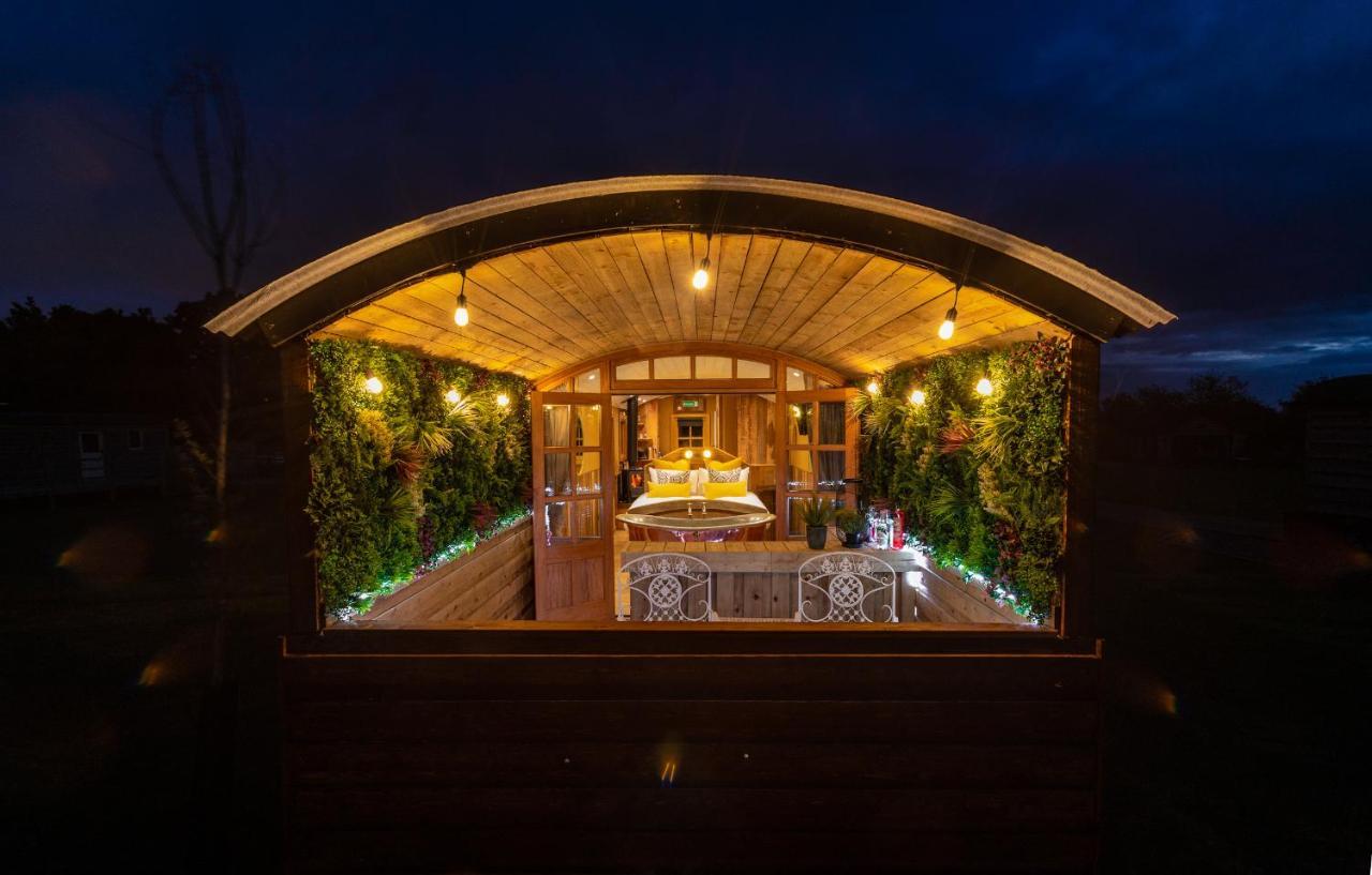 Ashwood Shepherd Hut -Ockeridge Rural Retreats Apartment Worcester Exterior photo