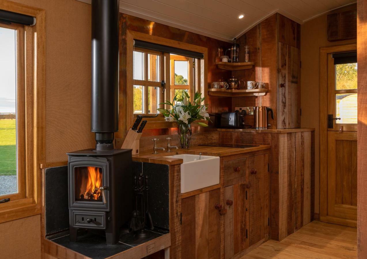 Ashwood Shepherd Hut -Ockeridge Rural Retreats Apartment Worcester Exterior photo